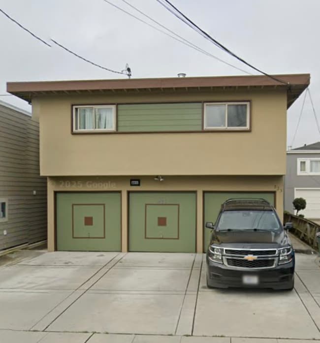 Building Photo - 823 Easton Ave