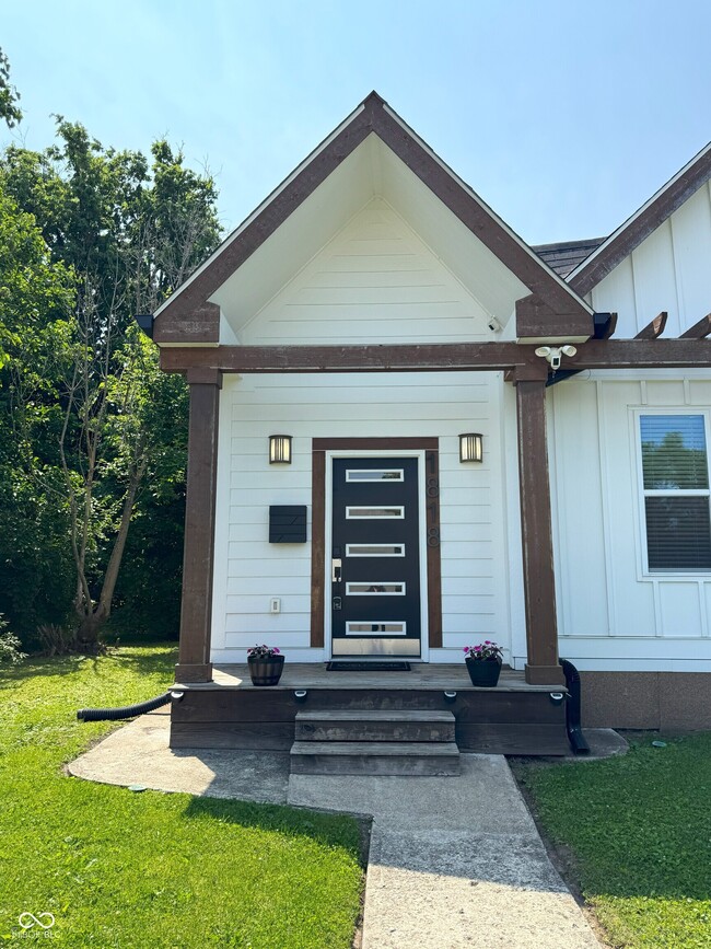 Building Photo - 1818 N Cornell Ave