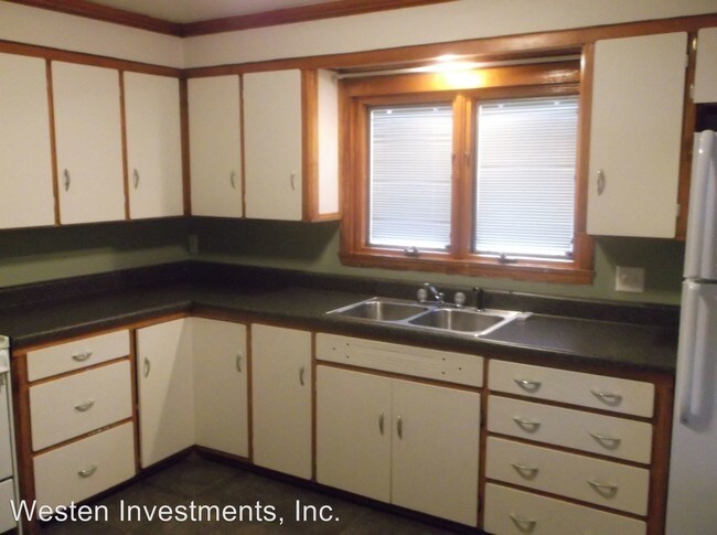 Building Photo - 2 br, 1 bath Room For Rent - 907 Stadium Dr