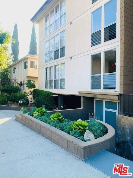 Building Photo - 1833 Normandie Ave