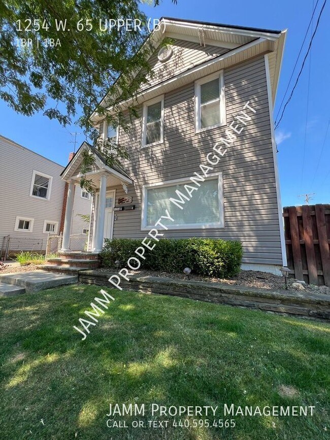 Building Photo - Remodeled Heart of Gordon Square - 1 bed 1...