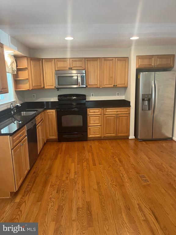 Building Photo - 12140 Bentridge Pl