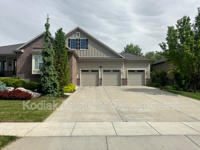 Building Photo - 1139 Kings Ct