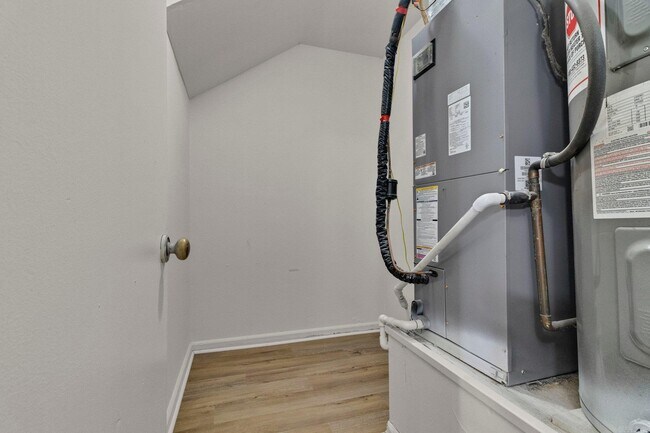 Building Photo - 2617 W 58th St