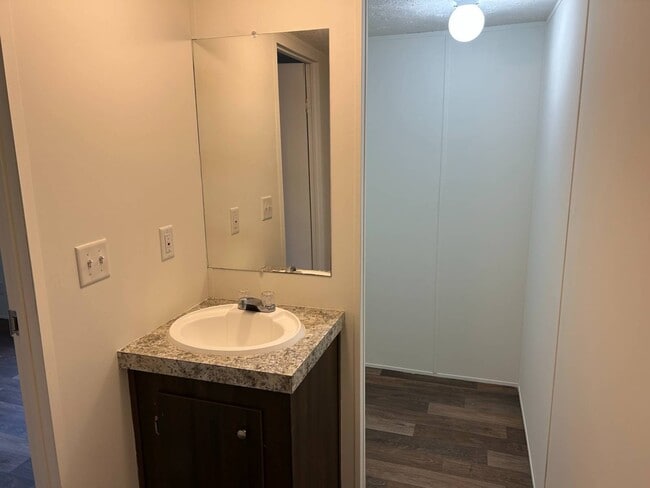 Building Photo - 1509 Bunnys Dr