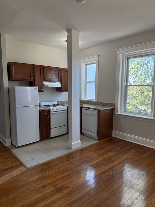 Renovated Allston Studio | Heat & Hot Wate... - Renovated Allston Studio | Heat & Hot Wate... Apartment