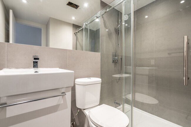 Photo du bâtiment - 730 St Clarens Ave