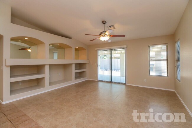 Foto del edificio - 11791 W Belmont Dr