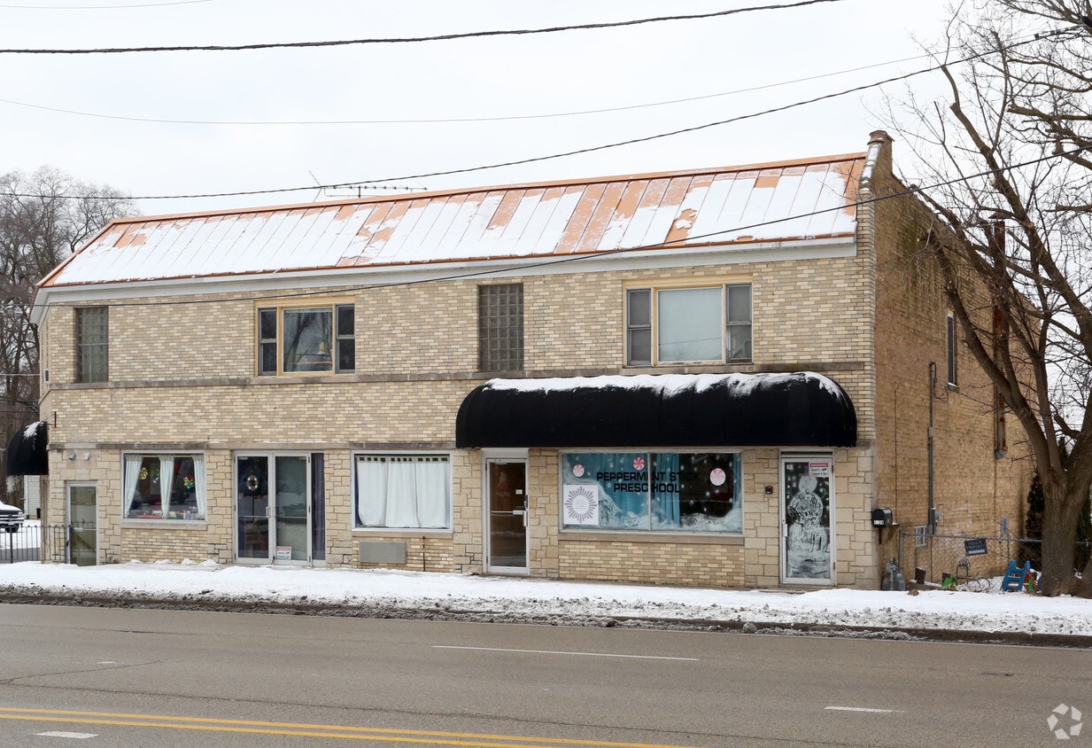 1122 Cedar Lake, Round Lake Beach, IL 60073 Apartments in Round Lake