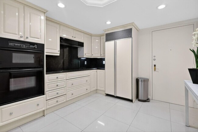 Foto del edificio - 9595 Collins Ave