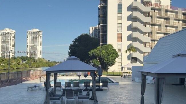 Foto del edificio - 3401 N Country Club Dr
