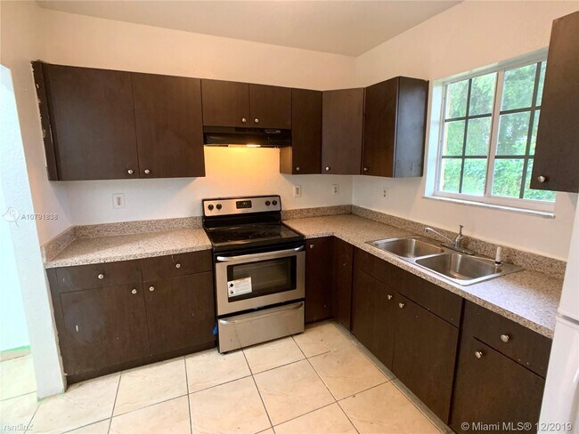 Foto del edificio - 4644 NW 23rd Ave
