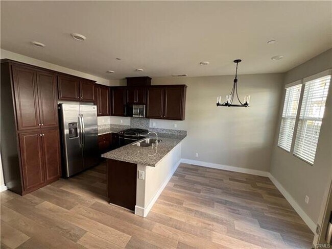 Foto del edificio - Well-maintained 2 bedroom, 2 bath condo with a loft