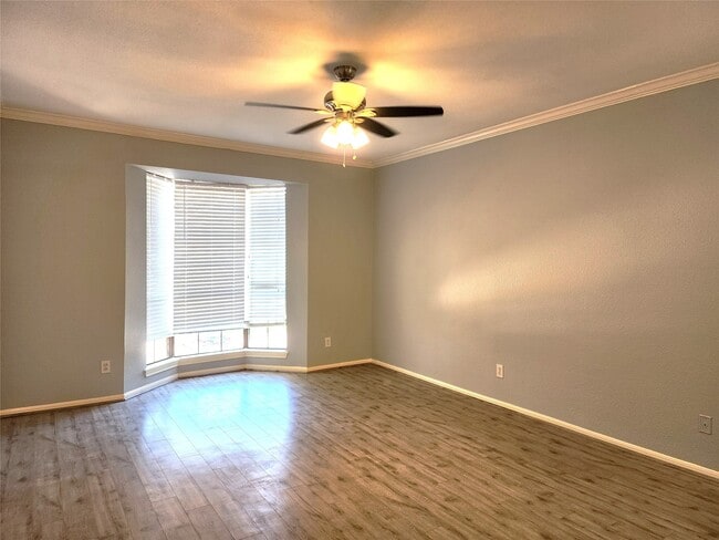Building Photo - 2255 Braeswood Park Dr