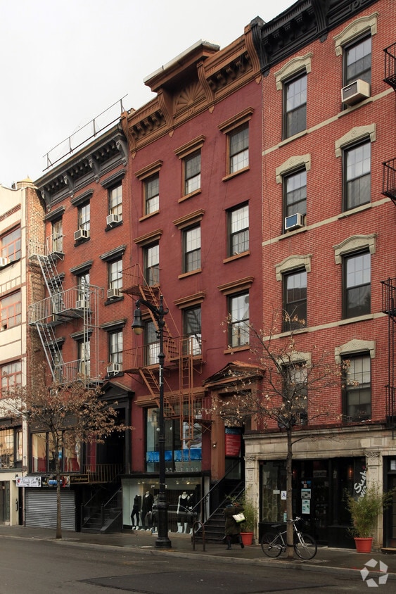 Building Photo - 27 W 8th St