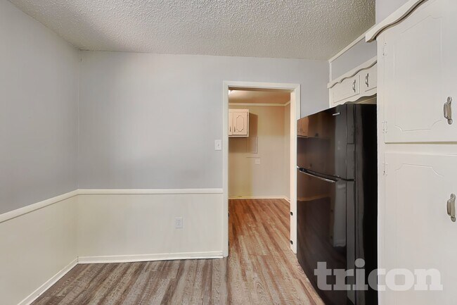Foto del edificio - 429 W Ferndale Ln