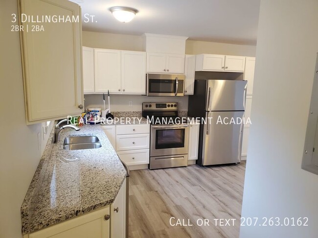 Building Photo - Elegant and Modern Townhouse Downtown - #3