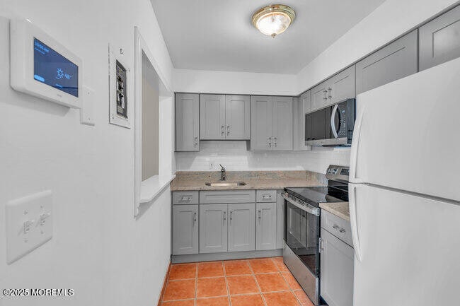 Foto del edificio - 735 Greens Ave