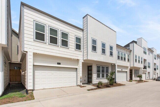 Foto del edificio - 9012 Lonestar Creekbend Ln