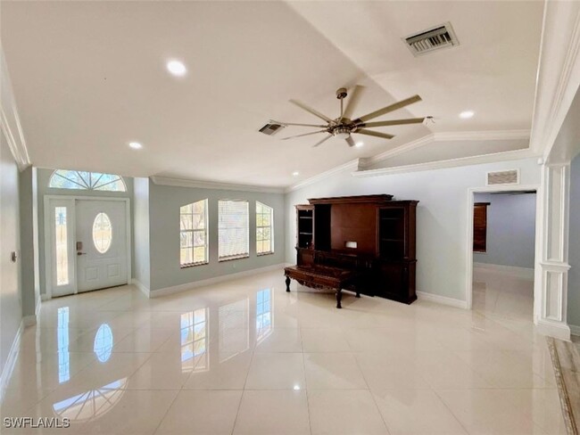 Foto del edificio - 5330 Belrose St