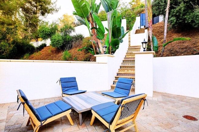 Building Photo - Fully Furnished Luxurious Spanish Mediterranean Villa in Hollywood Hills: 4-Bedroom, 2.5-Bath Ret...