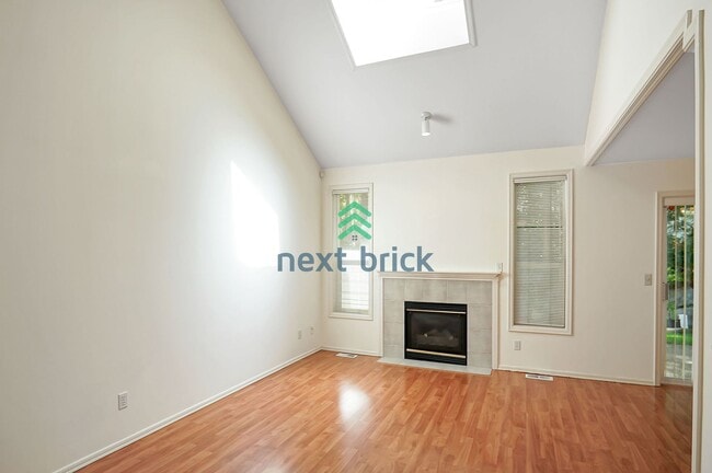 Building Photo - 3 Bed 2.5 Bath Townhome for Rent in Kirkland!