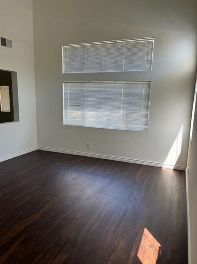 Foto del edificio - 2 Story North Corona Home
