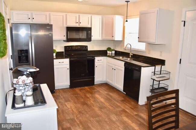 Foto del edificio - 3 br, 2.5 bath Townhome - 0 Byler Circle