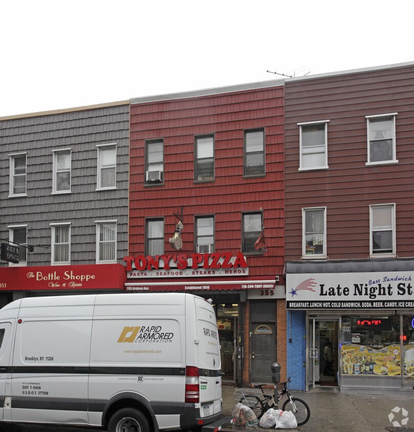 Building Photo - 385 Graham Ave