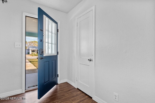 Building Photo - 1818 10th St N