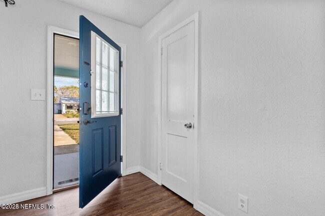 Foto del edificio - 1818 10th St N