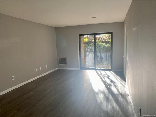 Building Photo - 602 Kennedy Dr