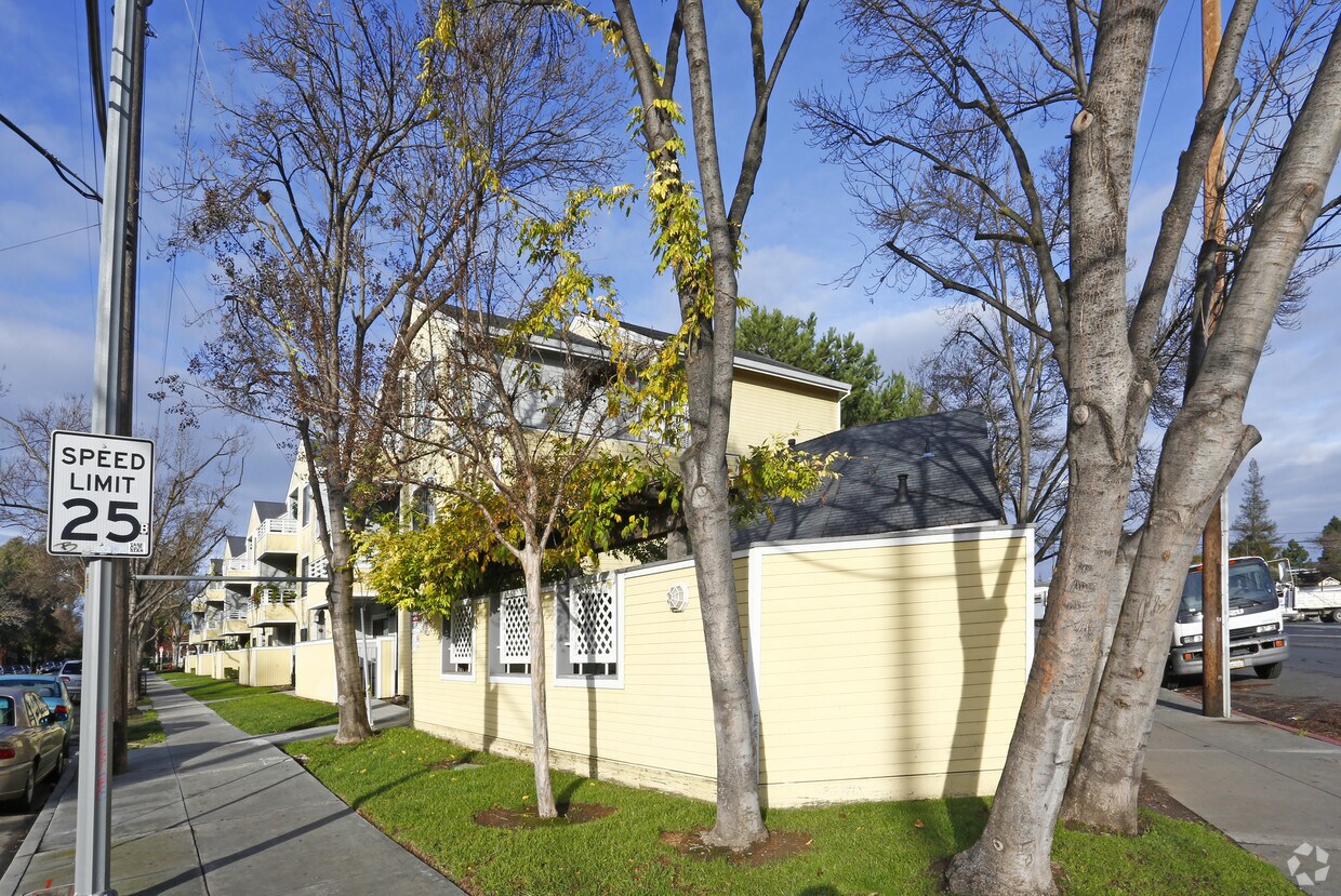 Foto del edificio - Paula Apartments