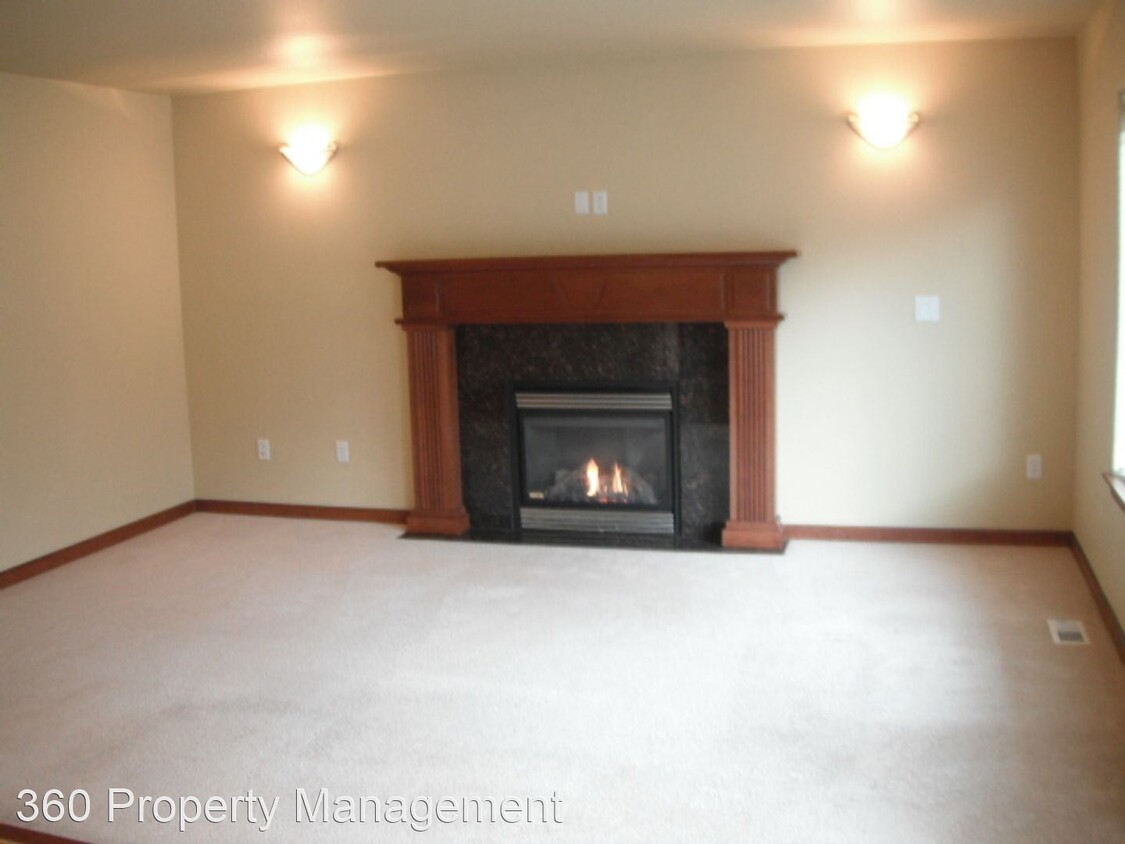 Primary Photo - 4 br, 2.5 bath House - 2065 NW 9th Ave.