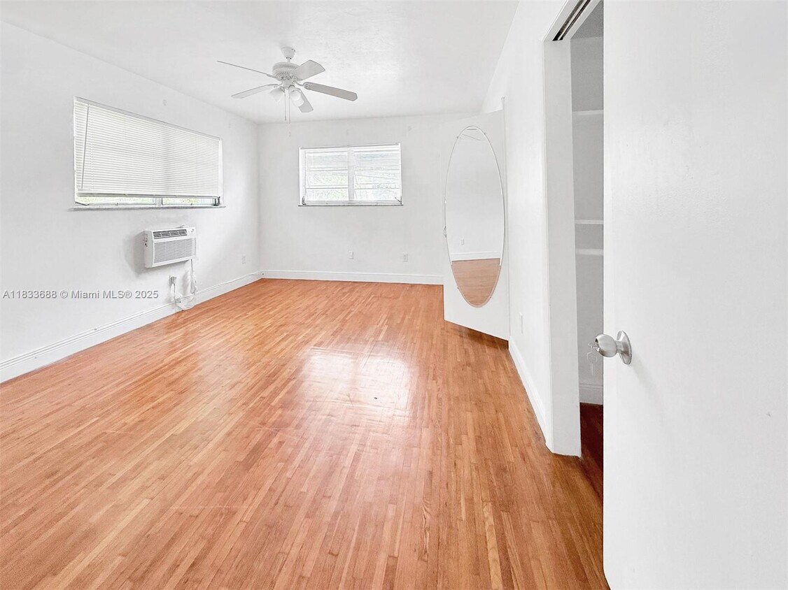 Foto del edificio - 1316 NE 105th St
