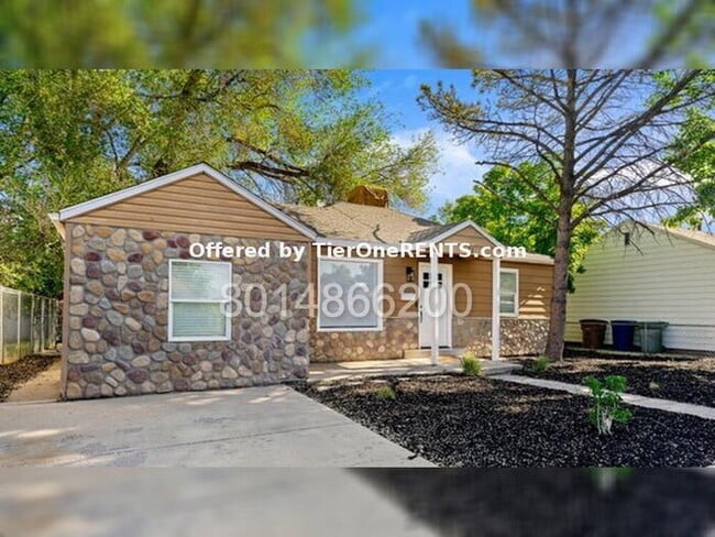Building Photo - Move-in special: $500 off First months rent