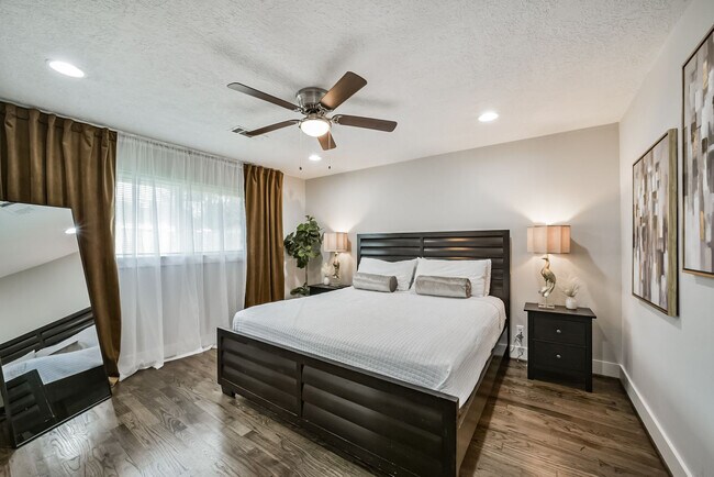 Foto del edificio - 5719 Viking Dr