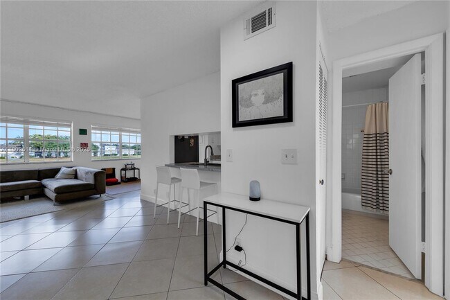 Building Photo - 333 SW 86th Ave