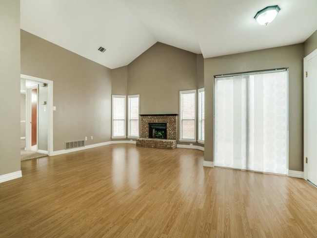 Building Photo - 4027 Rive Ln