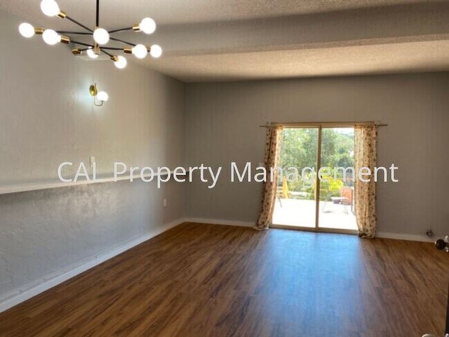 Foto del edificio - 3 Bedroom and 1.5 Bathroom home in Del Rey...