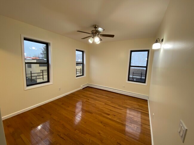 Master Bed - 8918 139th St