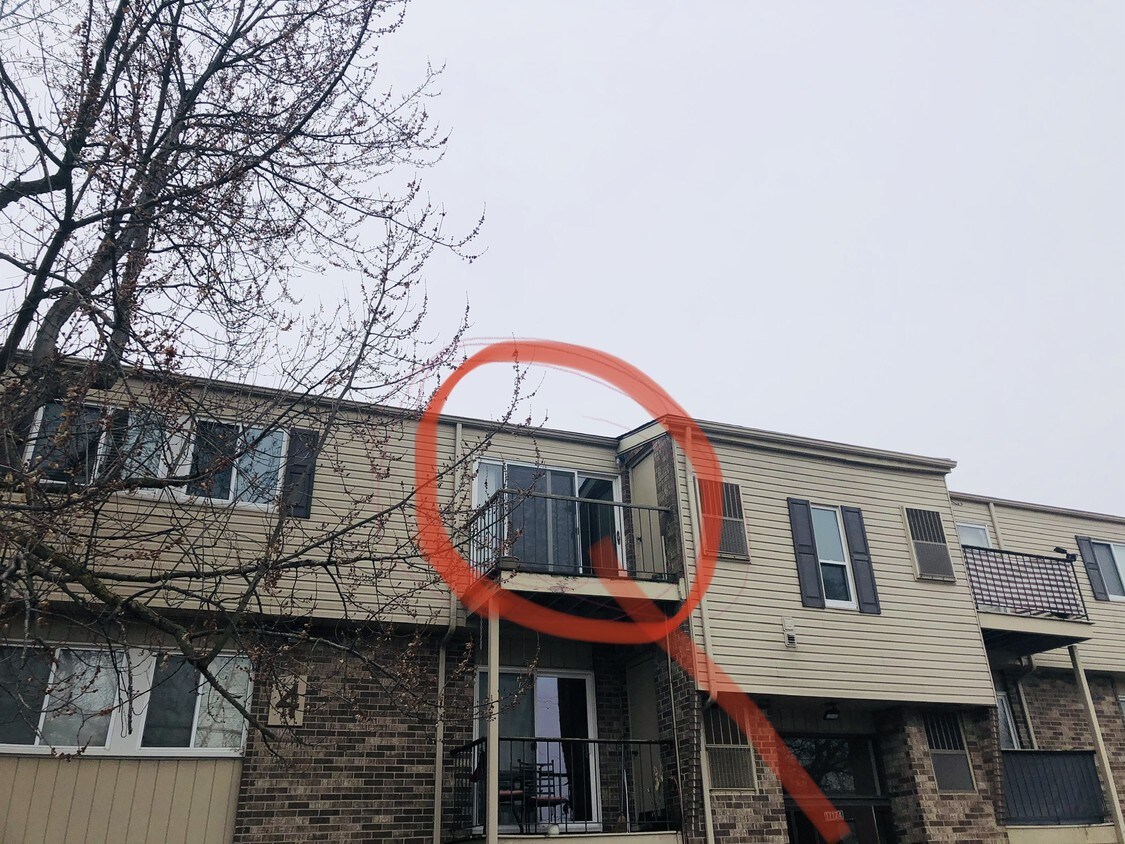 Foto principal - 17124 Clinton River Rd