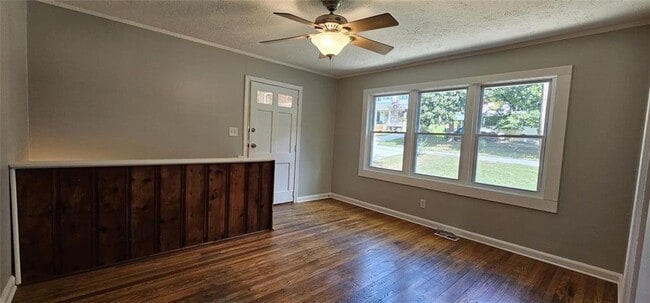 Building Photo - 1205 Edie Ave SE