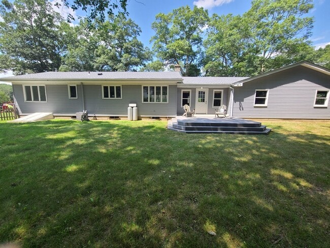 Building Photo - 426 S County Trail