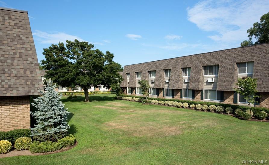 Foto del edificio - 475 Little East Neck Rd