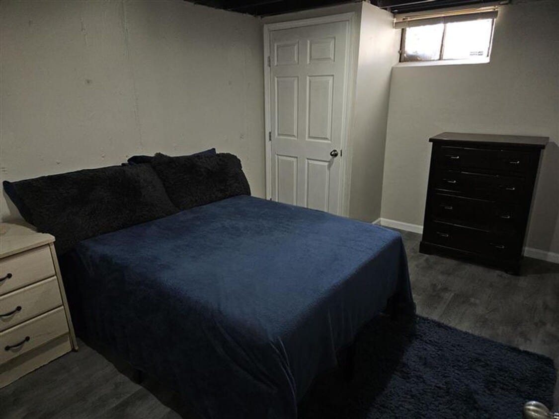 Building Photo - 1 Private Bedroom 1 Shared Bathroom *REGIS...