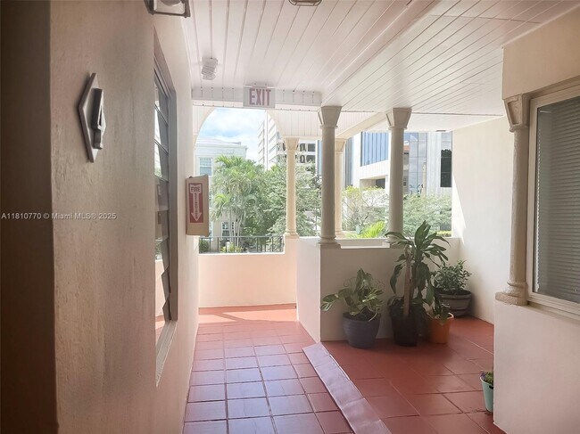 Foto del edificio - 131 Antiquera Ave