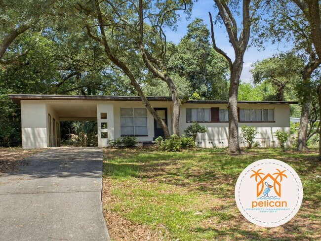 Foto del edificio - Charming 3-Bedroom, 2-Bath Home on a Shaded Lot in Pensacola