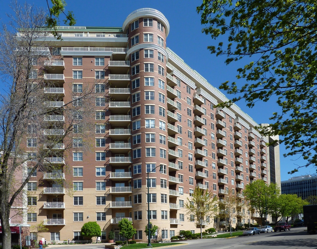 Primary Photo - Metropolitan Place