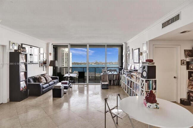 Foto del edificio - 7929 West Dr